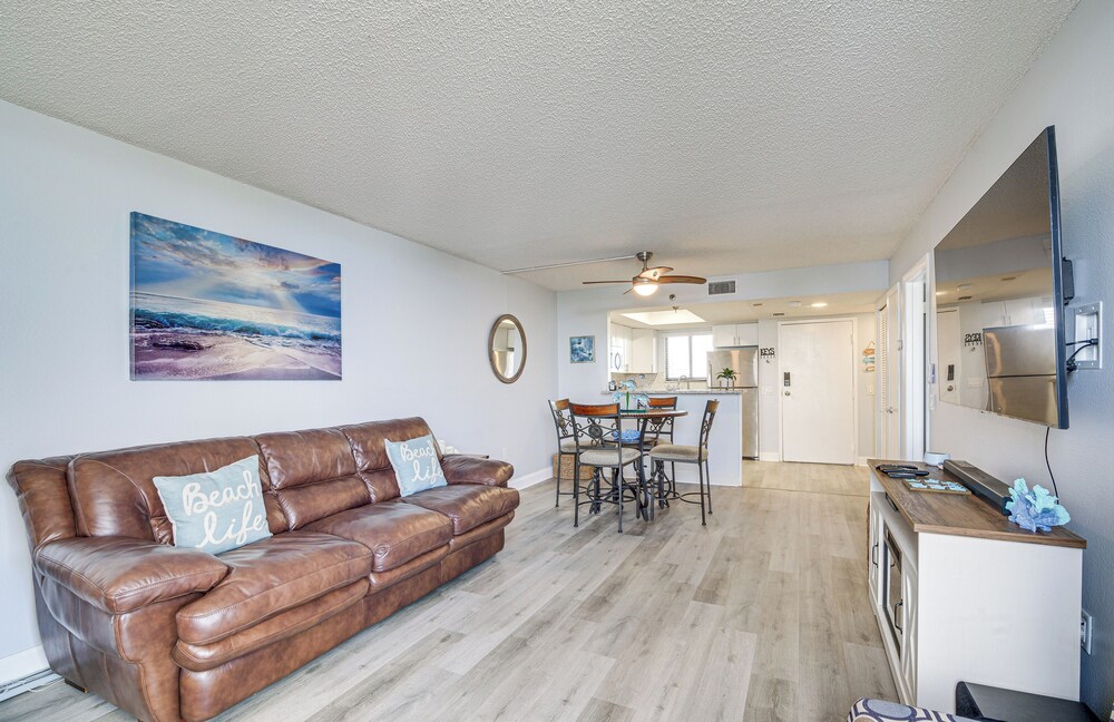 Gulf-view Condo in Hudson: Perfect for Snowbirds!