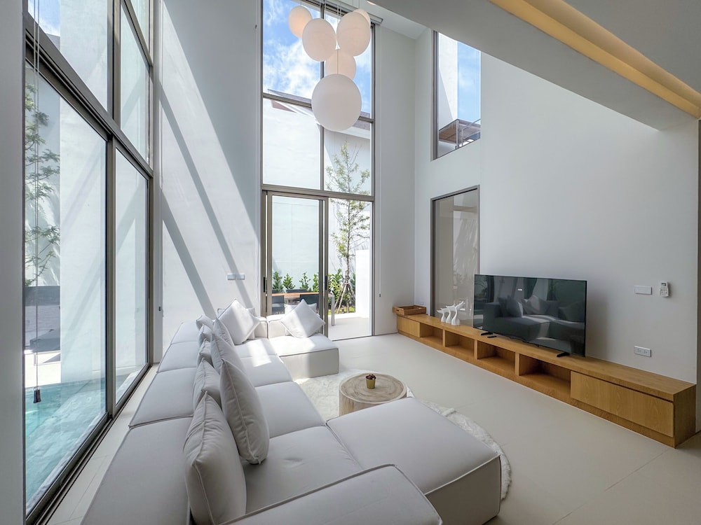 Luxury 3BR Pool Villa PrideLux 4 L10