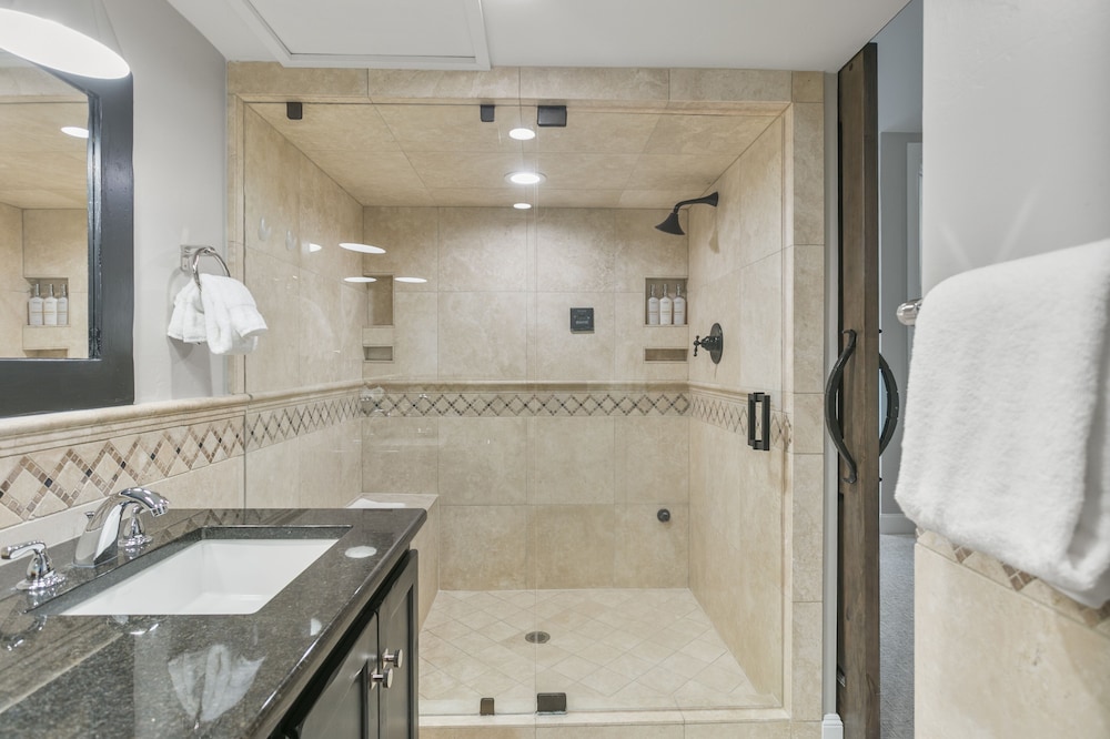 1158 - Three Bedroom Deluxe Stonebridge 3 Condo