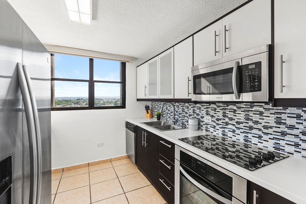 Otium Stay Steps From the Beach City Views Pet Friendly
