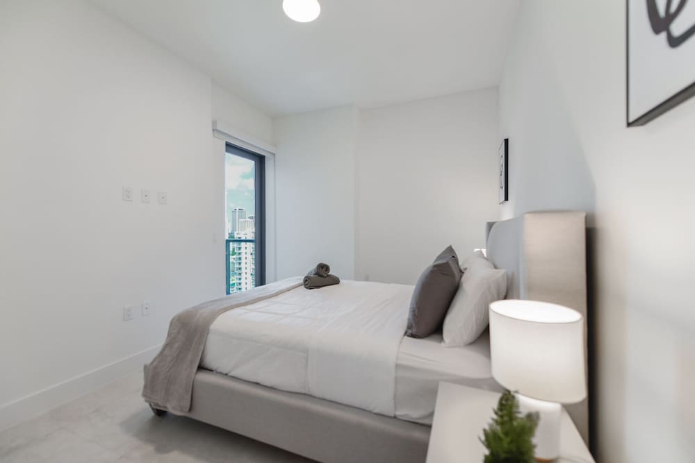 Top Location Stunning Condo in Brickell