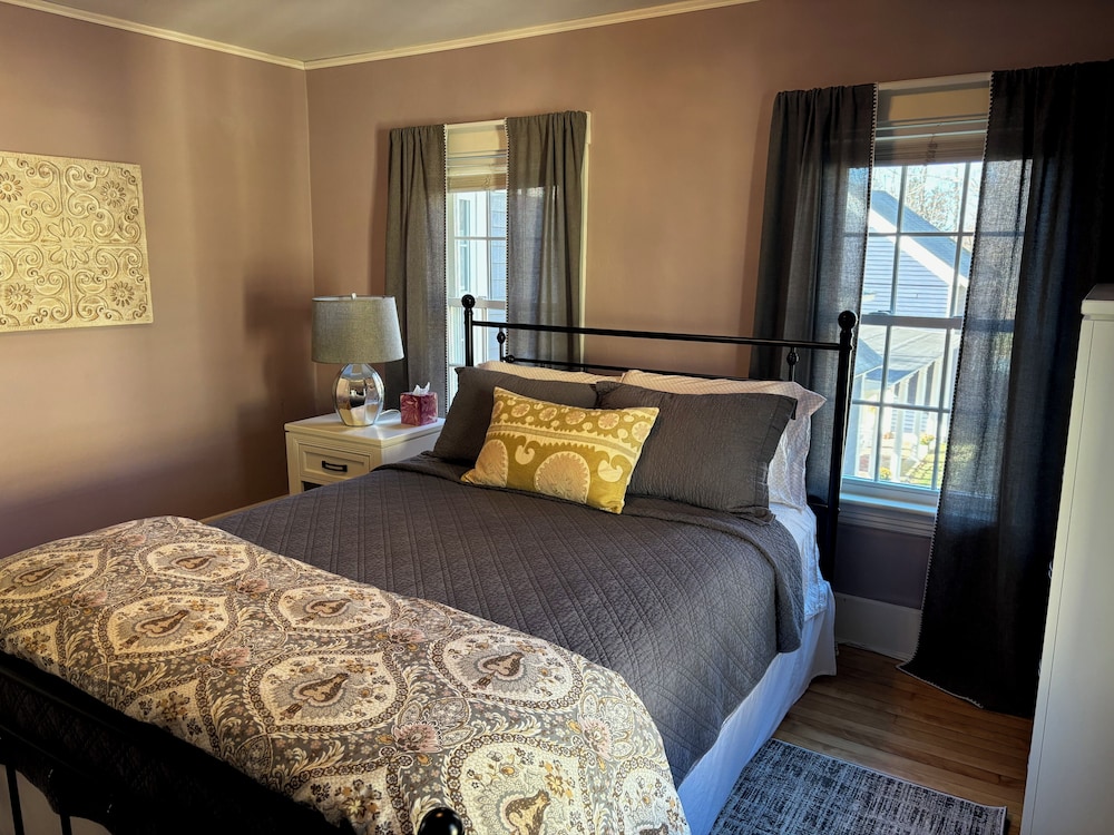 The Inn Crowd Bed and Breakfast