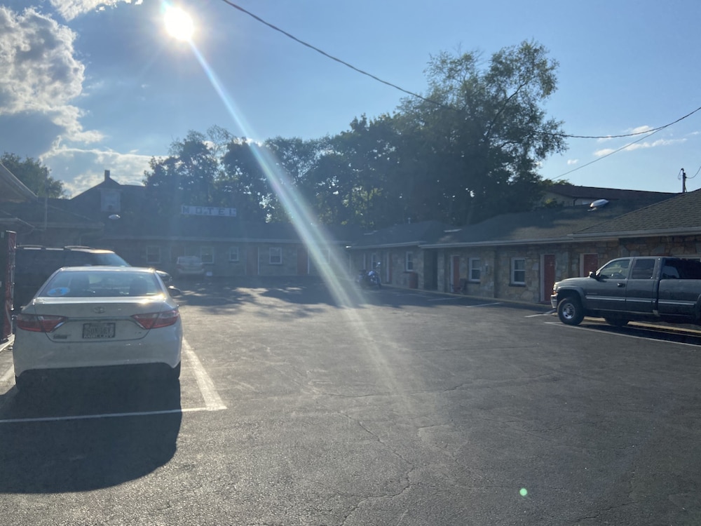 Gateway Inn - Property Image 12