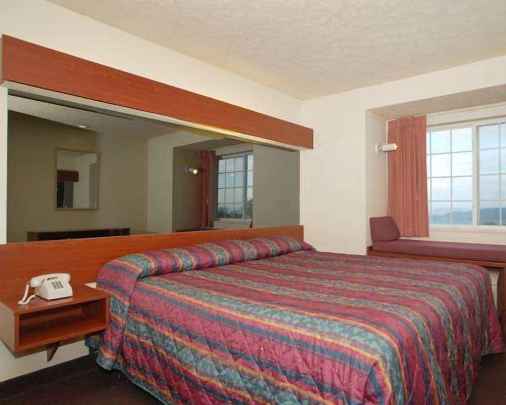 St Clair Inn and Suites