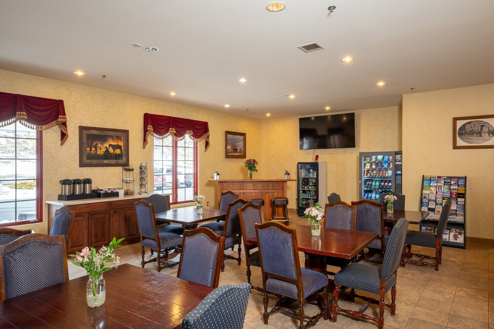 Silverland Inn and Suites - Property Image 10