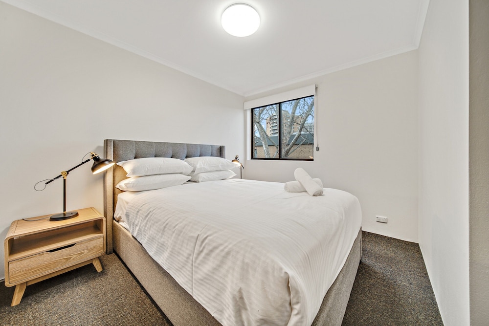2-bed With Pool, Bbq, Tennis Court & Parking