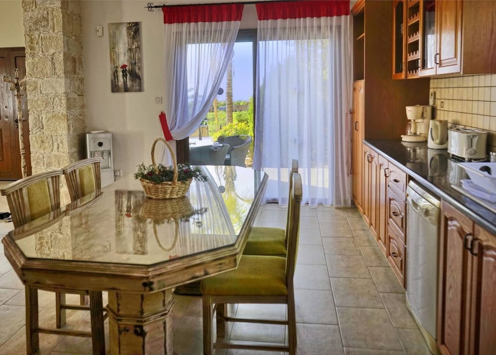 Impressive Large Villa Huge Heated Pool Garden