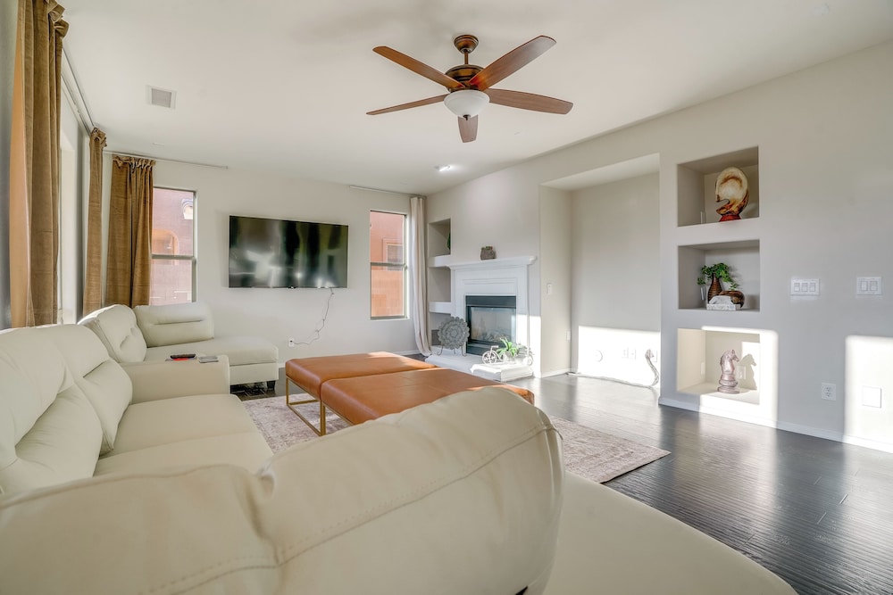 Close to Golf & Hiking: Home in Litchfield Park