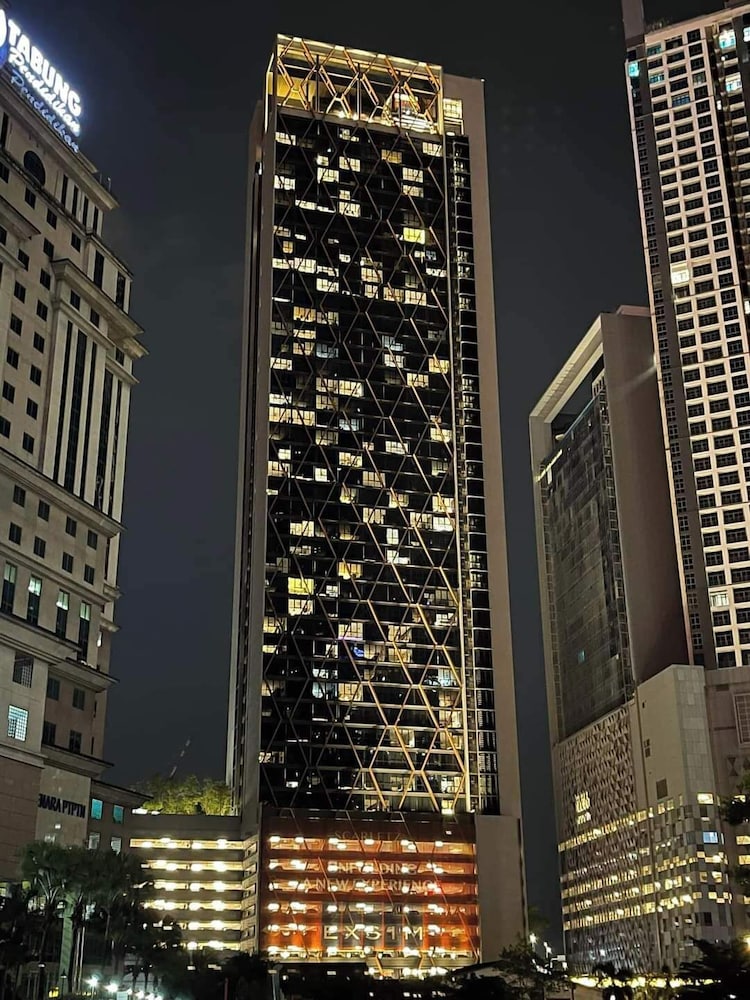 Scarletz Suites KLCC by Azure Heaven