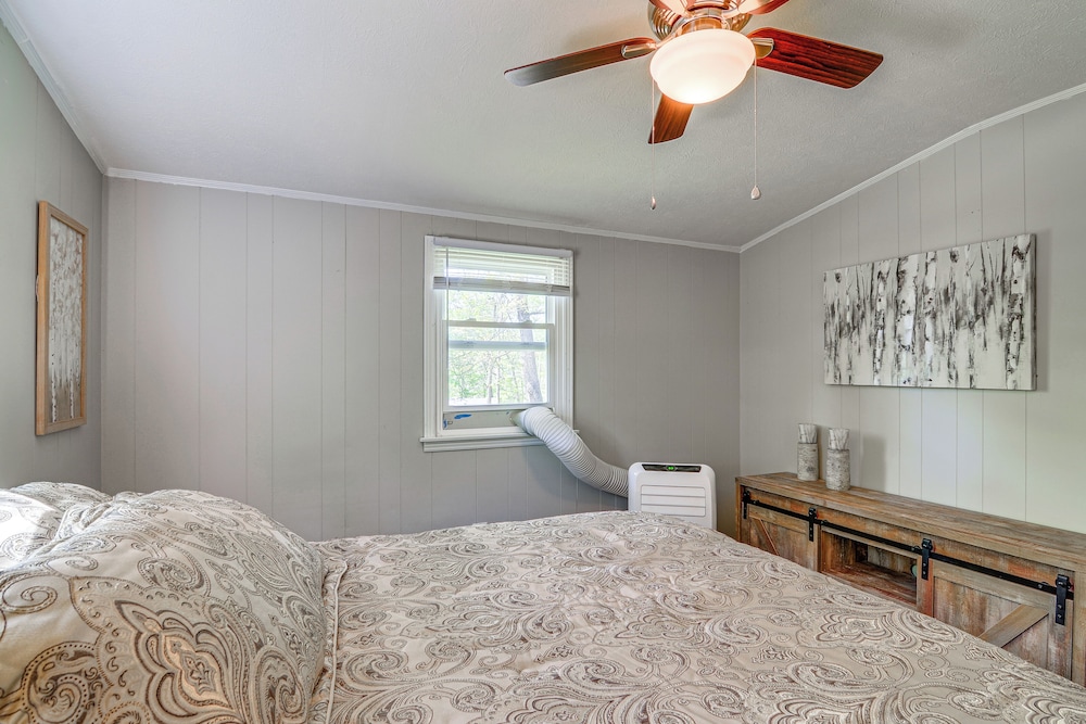 Pet-friendly Somerset Cottage Near Boat Ramps!