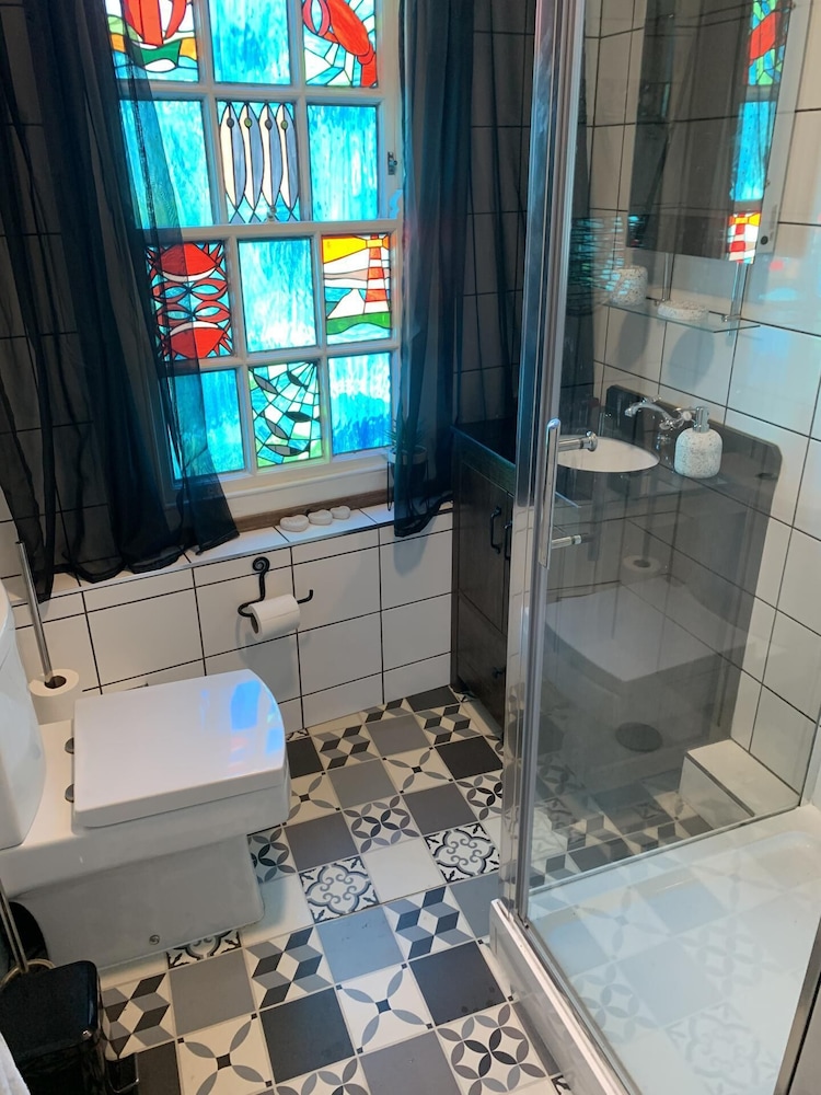Cottage - Sleeps 4 - Fireplace - Internet