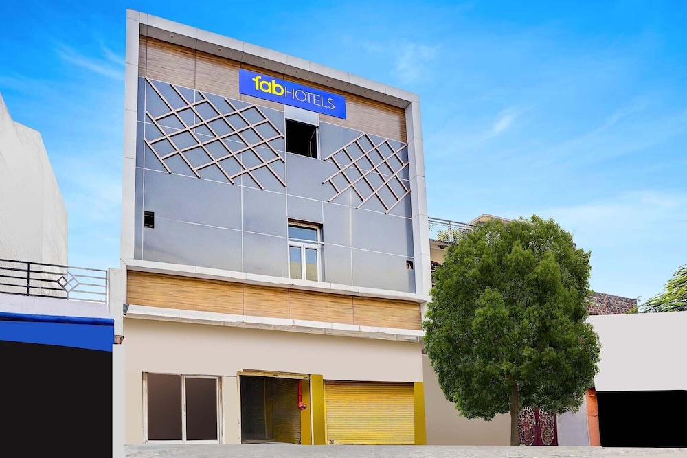 Fabhotel Ratraksh