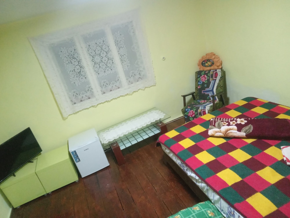 Room in Guest Room - Idylic Family Sejour With Hottube in Green Land view 3