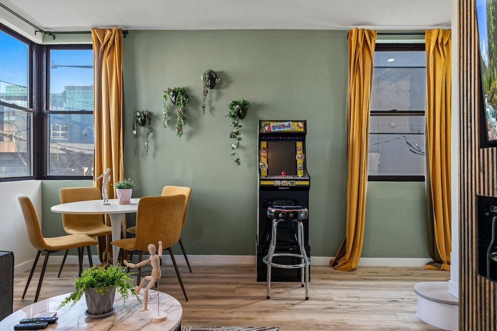 2BR Amazing Roof Deck in Fishtown Nolibs