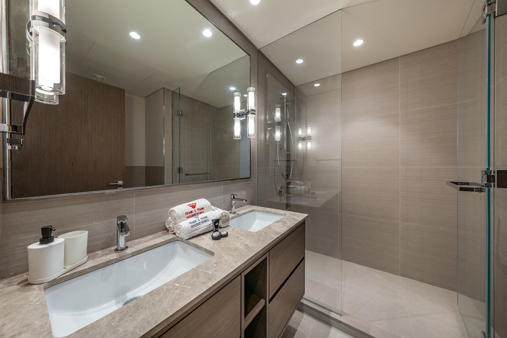 Skyline Majesty - Luxury Living with Full Burj Khalifa & Fountain Views
