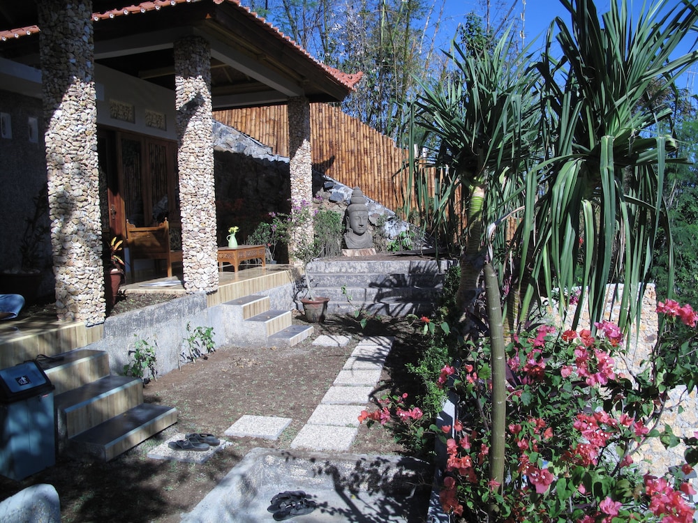 Yoki's Bungalows