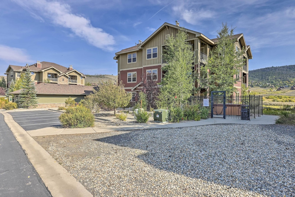 Ski, Hike & Golf: Granby Condo w/ Shared Amenities