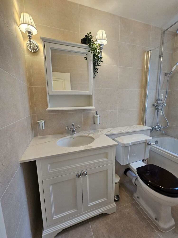 Elegant 3BD Flat Heart of London, Marylebone!