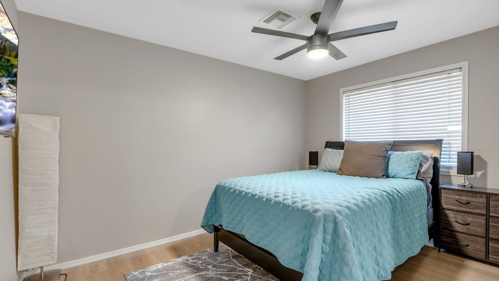 North Phoenix 4 Bdrm Vacation Home W/pool & Games!