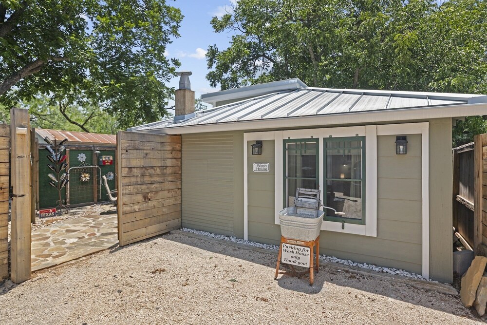 1929 Wash House 1 Bedroom Cottage