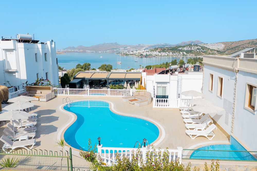 Queen Boutique Hotel - Image 69