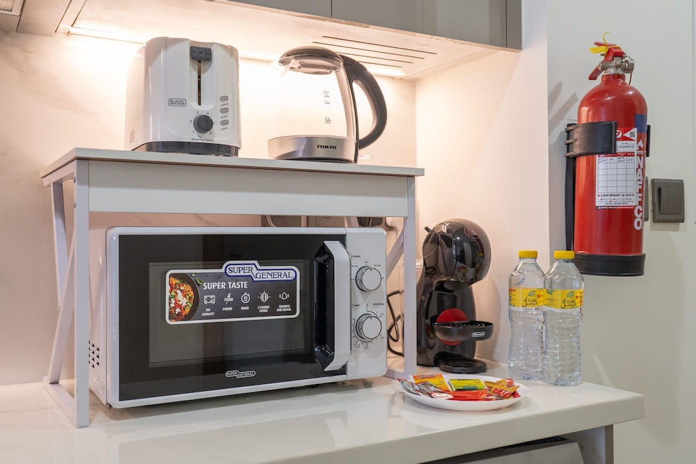 Stylish Studio Retreat in Riviera 33 Near Downtown