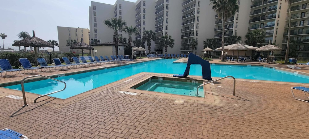 Sleeps 10 Direct Beach Heated Pool 3 Bedroom Apts