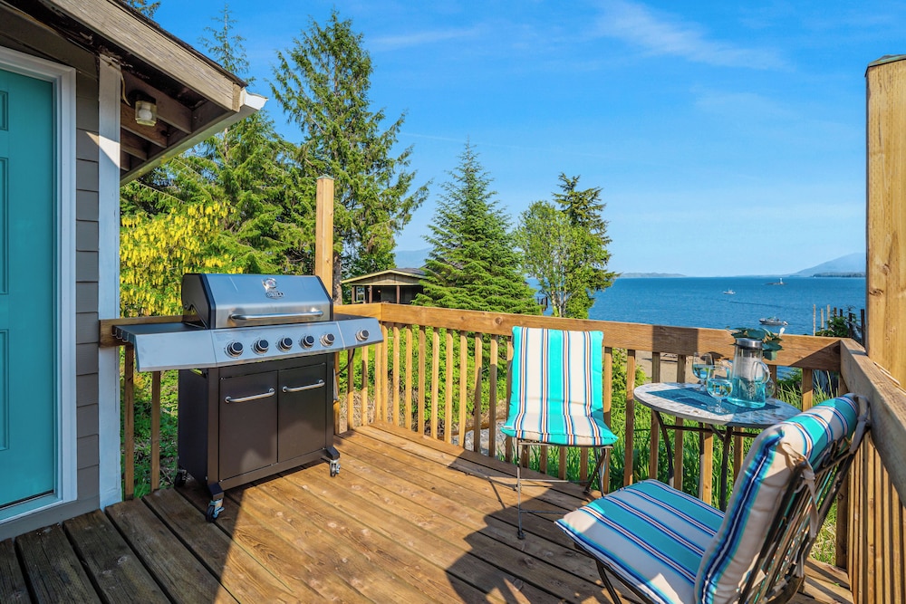 6 Mi to Main St: Oceanfront Cottage in Ketchikan