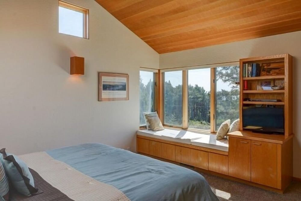 Moonshadow 3 Br home by RedAwning view 3