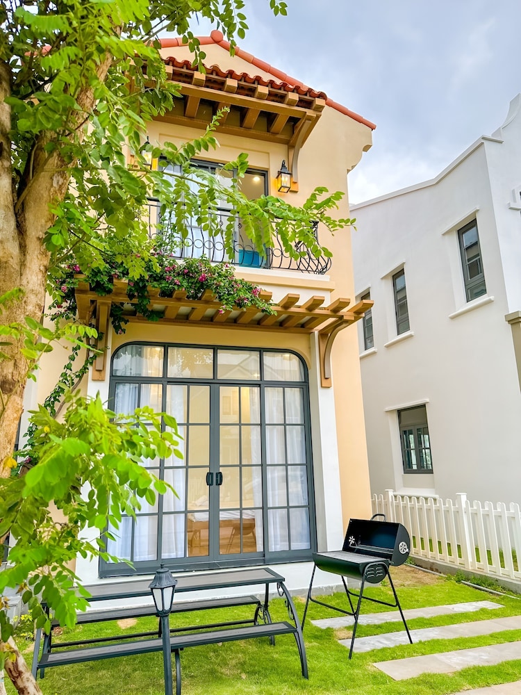 Deluxe 4 Br Warm Villa - Novaworld PT