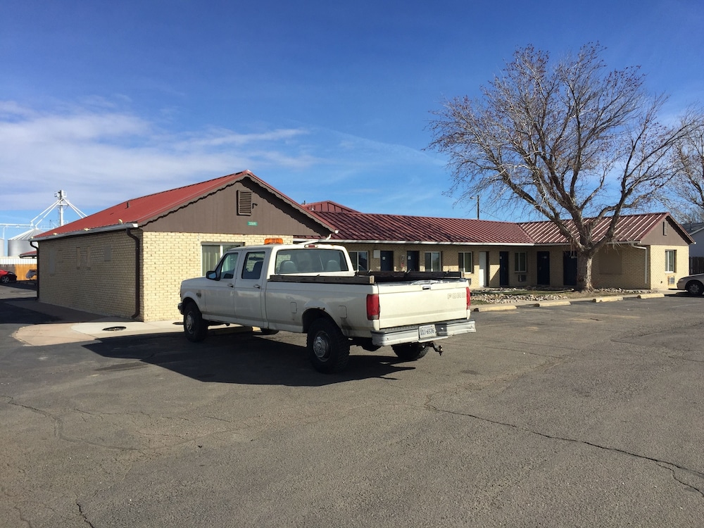 Country Manor Motel Watkins