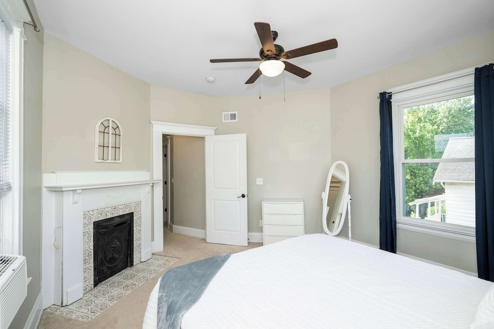 Ludlow Lodge w/ City Views