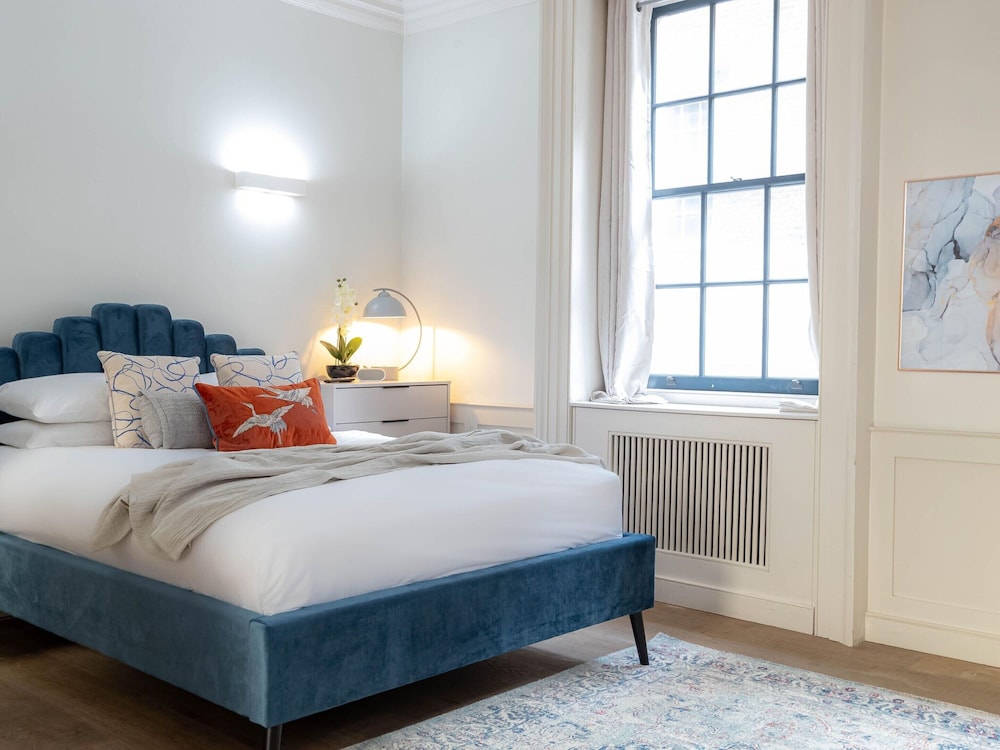 Liverpool St Three Bedroom Home Near Tube Station