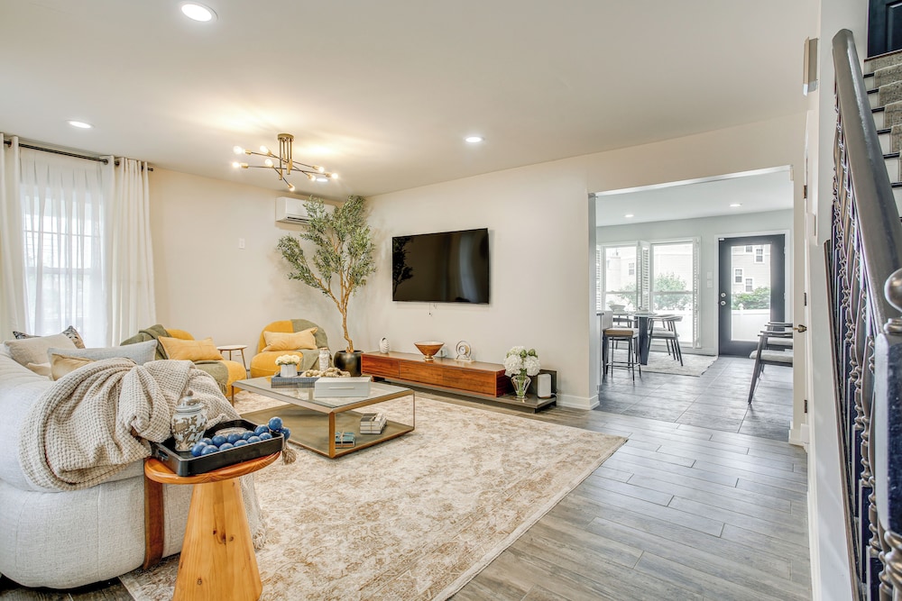 Luxe Atlantic City Stay: Walk to Beach & Boardwalk