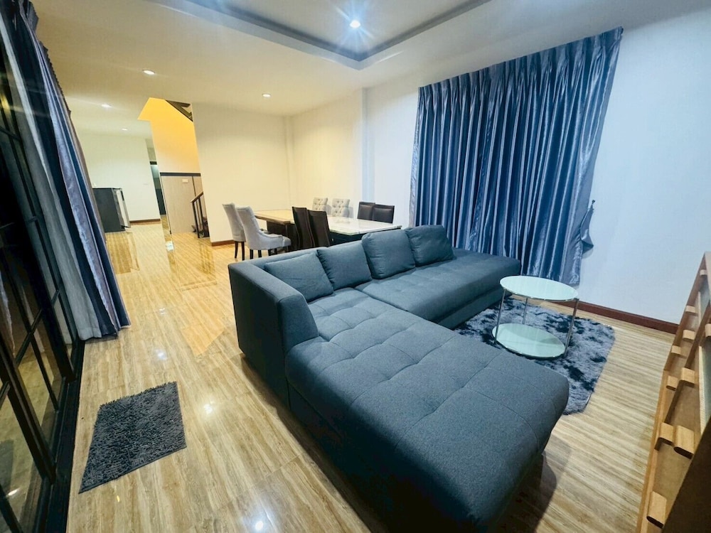 Level FIVE pool villa Pattaya