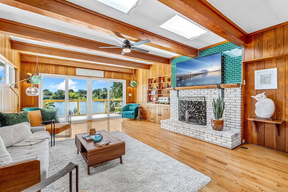 Mango Shores