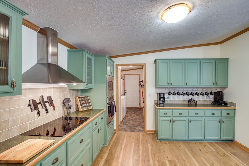 Modern Keystone Home: 4 Mi to Mount Rushmore! view 5