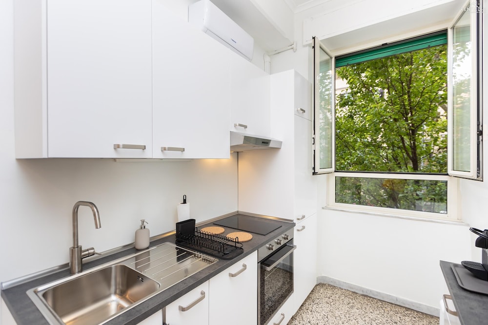 Clodia 5 Apartment