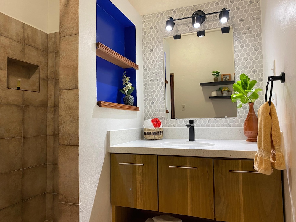 Coconut Row Boutique Hotel