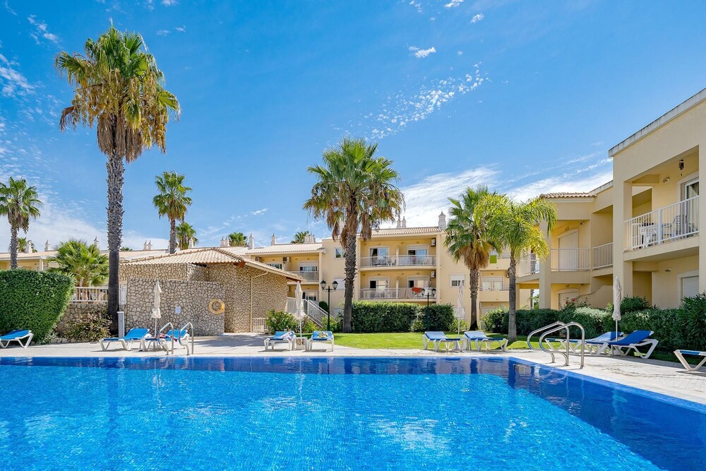 Family Albufeira Holiday Apartment by Ideal Homes view 3