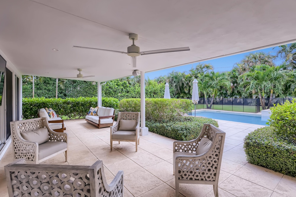 Banyan Cove 4bd 4.5ba Private Pool and Parking view 5