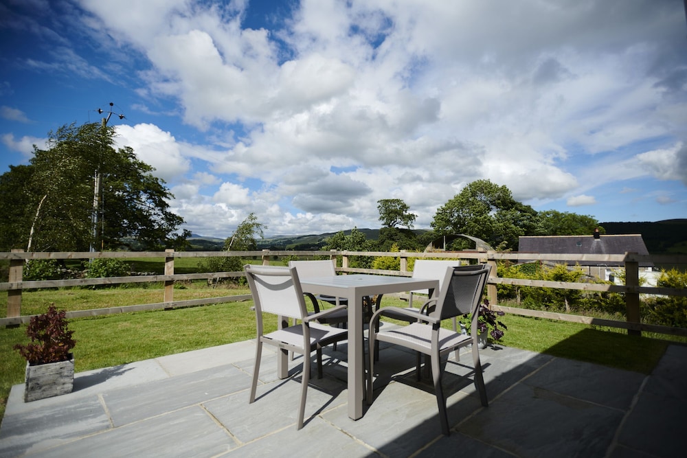 Ingleborough Lodge