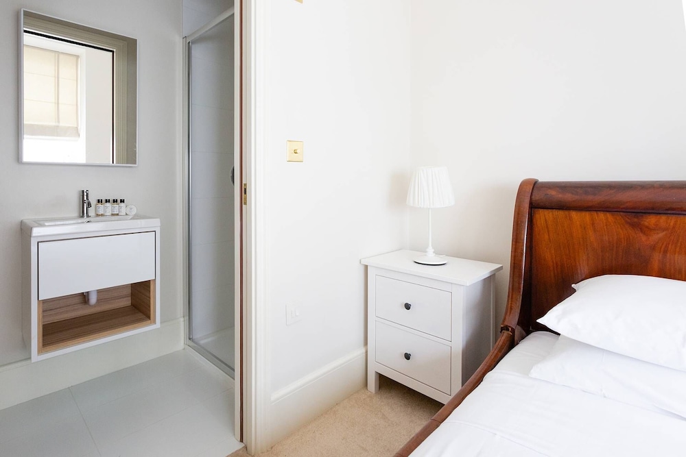 Brunswick Gardens II by Onefinestay