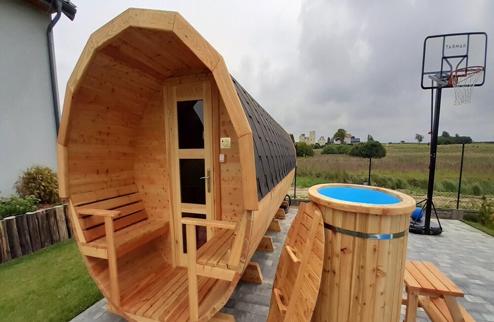 Large, 2-story Holiday Home, Sauna, Jacuzzi