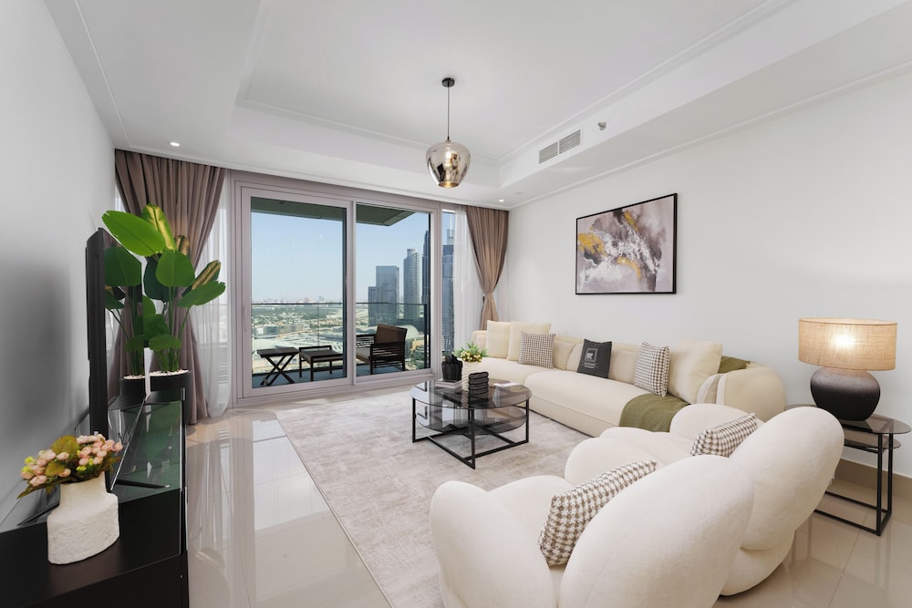 Maison Privee - Ultimate Living with Front-Row Views of Burj Khalifa & Dubai Fountains