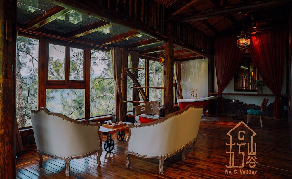 No.5 Valley Lodge