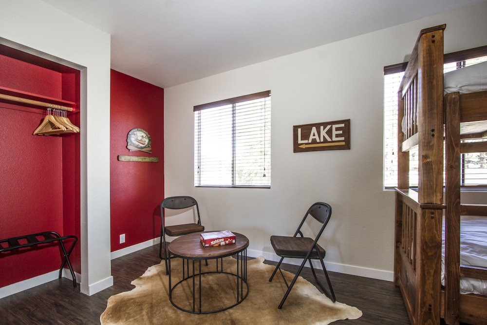 Noon Lodge at Mallard Bay