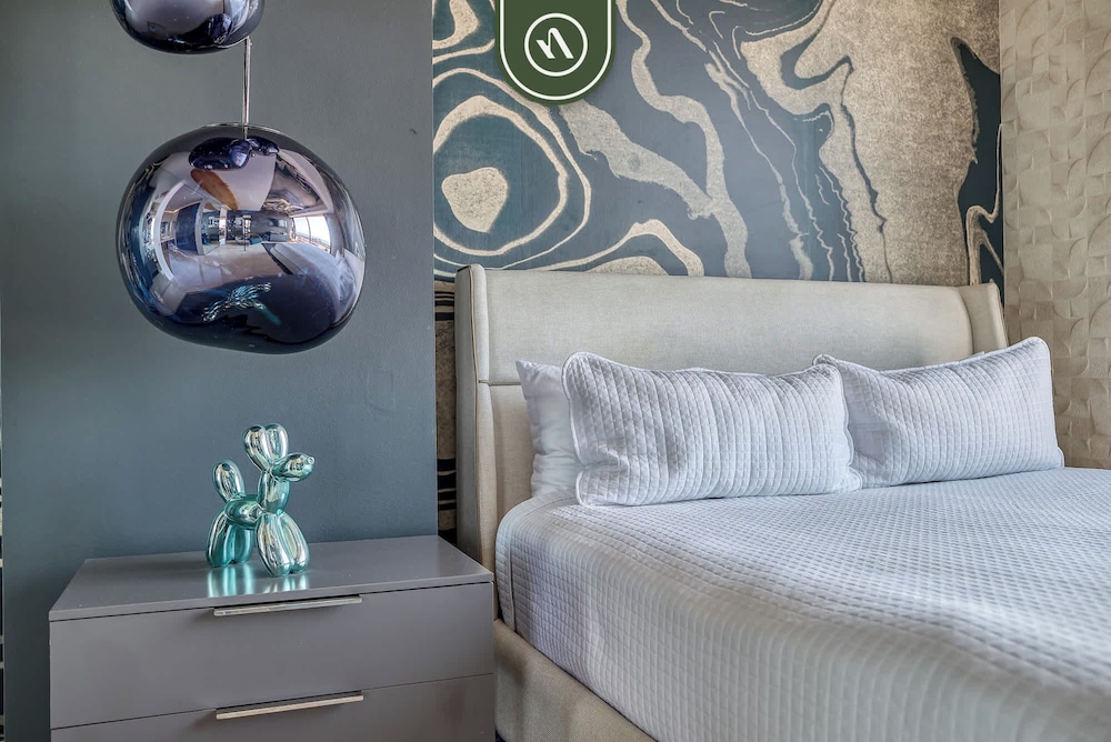 Luxury Corner Unit With Breataking Ocean Views