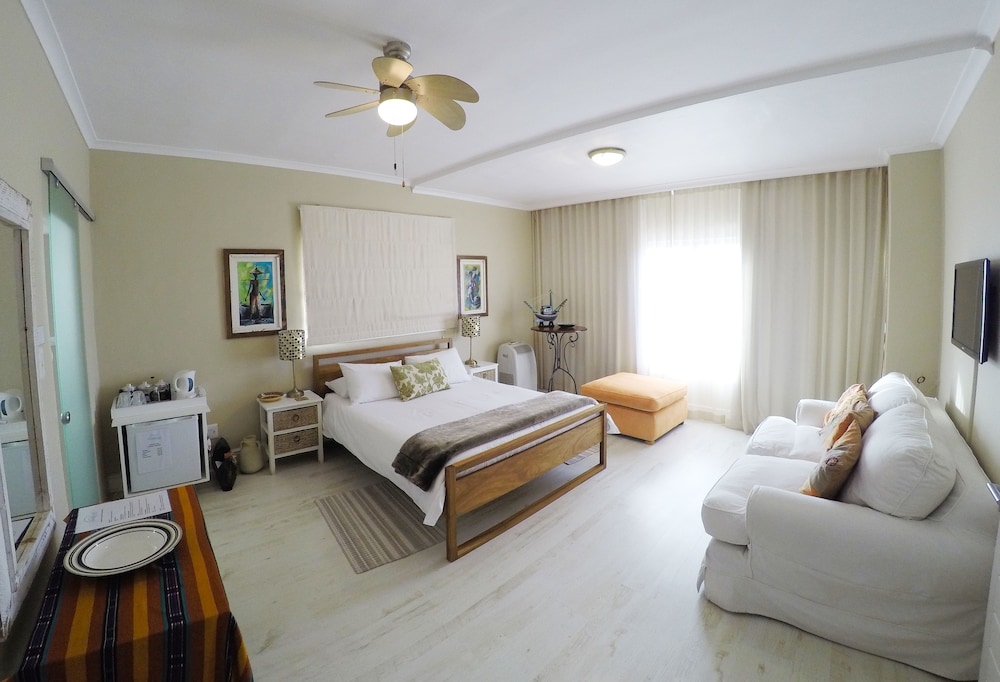 Dolphin Inn Guest House