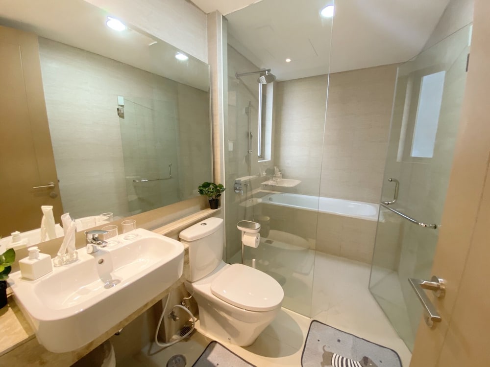 Gold Coast PIK Sea View Apartments by LongeSuites view 5